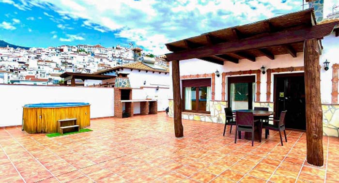 Regala una escapada romántica a la Axarquía Malagueña: 2 noches con Jacuzzi privado