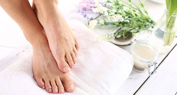 Tratamiento Facial Vitamina C + Hidratación de Manos o Pies en Salón de Belleza Nix & Shara. 