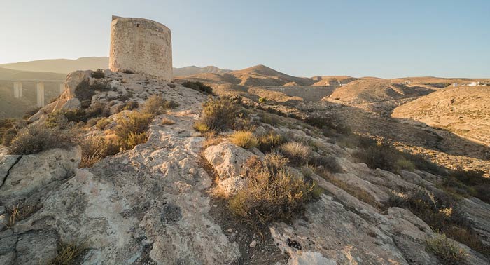 Regala exclusividad con 1 o 2 Noches en la Torre de La Garrofa con vistas al Mar Mediterráneo