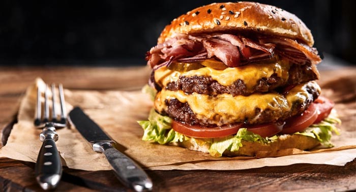 Defontina en Almerimar: 2 Hamburguesas Black Angus + 2 Bebidas + 2 Postres