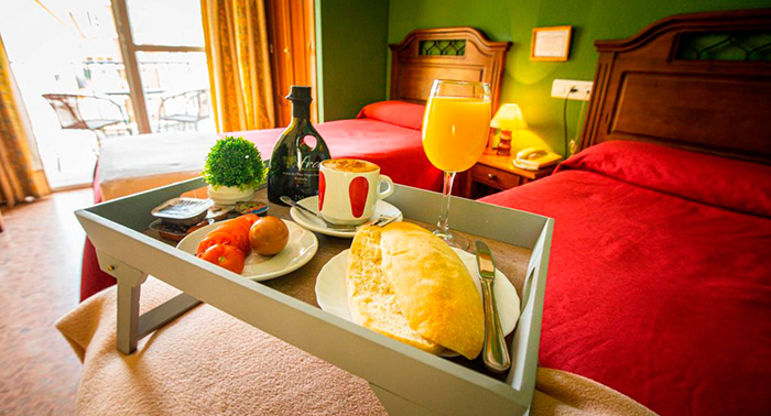 ¡Escapada romántica a Ronda! 2 Noches + Desayuno + Parking en Hotel Arunda II