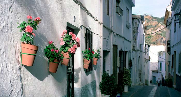 ¡Enamórate de Lanjarón! 1 Noche + Desayuno + Detalle en Hotel España Balcón de Lorca