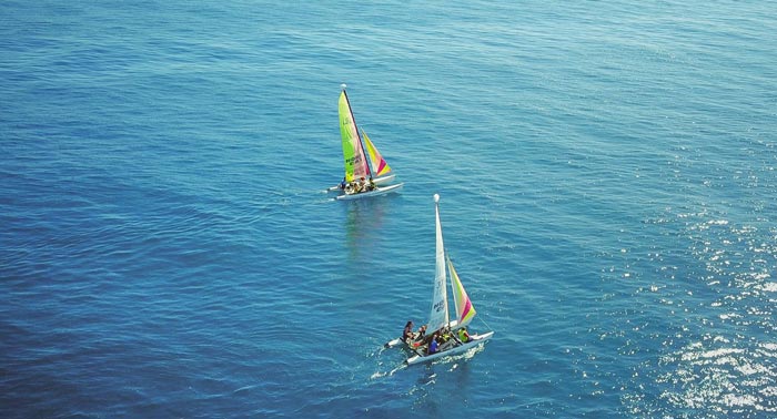 ¡A disfrutar del mar! Navega en un Catamarán de Vela durante 1h con quien tú quieras