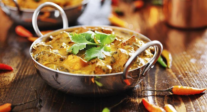 Deliciosa comida India para 2 personas: 2 bebidas + 2 tapas especiales + 1 Plato de Curry