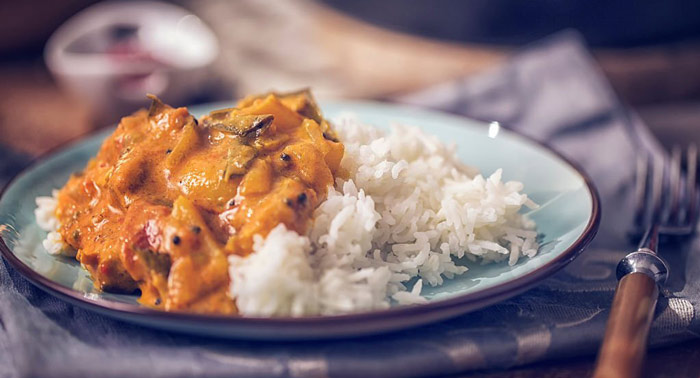 Deliciosa comida India para 2 personas: 2 bebidas + 2 tapas especiales + 1 Plato de Curry