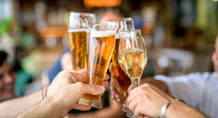 Disfruta a lo grande: Fritura de pescado + Ensalada + 2 Bebidas en Gastrobar Singo