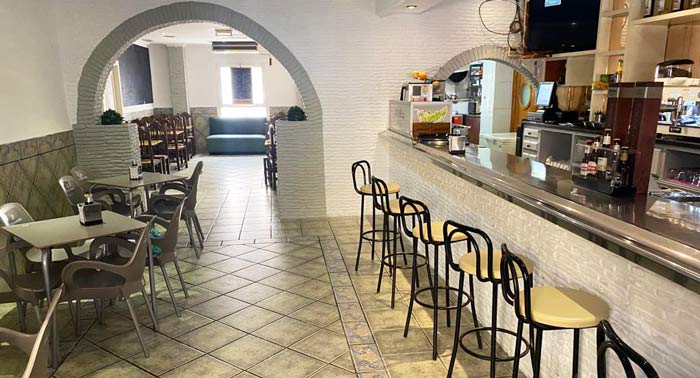Disfruta a lo grande: Fritura de pescado + Ensalada + 2 Bebidas en Gastrobar Singo