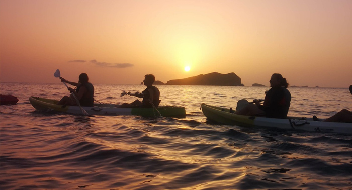 Kayak por el Parque Natural de San José para ver el amanecer/atardecer... ¡planazo inmejorable!