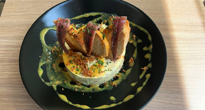 ¡Sabores con vistas panorámicas! 1 Entrante + 1 Principal + 2 Bebidas La Cuarta Planta