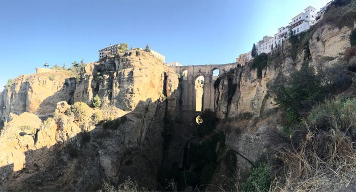 ¡Fin de semana romántico en Ronda! 2 Noches + Parking en Hotel Arunda II