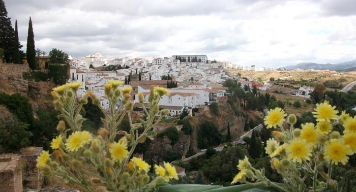 ¡Fin de semana romántico en Ronda! 2 Noches + Parking en Hotel Arunda II