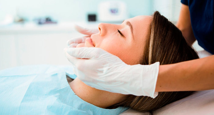 Tu rostro visiblemente rejuvenecido gracias al Tratamiento de Peeling Químico Médico