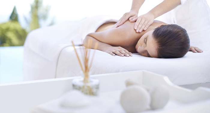 Masaje Relajante de 45 min con aceites esenciales y aromaterapia de Natura Bissé. ¡Puro relax!