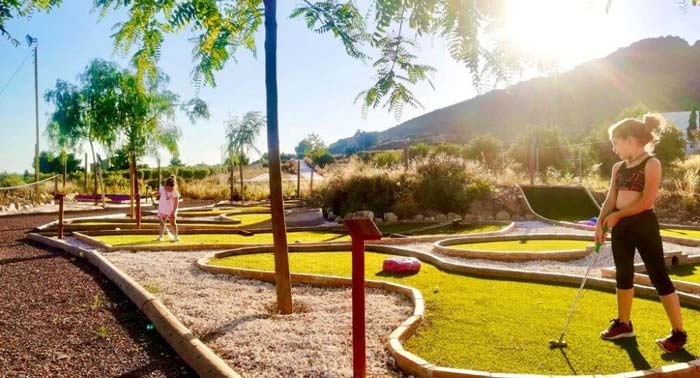 Planazo en familia: Entradas al parque multiaventura Murapark, Tirolinas, Karts, Rocódromo... 