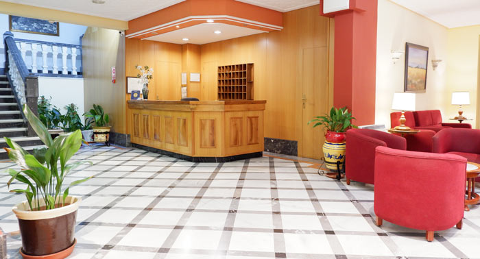 Descubre Lanjarón: 1 Noche + Desayuno Tipo Americano en Hotel Central