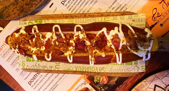 En la Tahona: 2 Frankfurt America o Bocadillos + Patatas + Postre + 2 Cervezas Artesanas