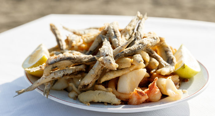¡Planazo! Fritura de pescado + 2 Tapas Especiales + 2 Bebidas en Mar de Torres, en Aguadulce