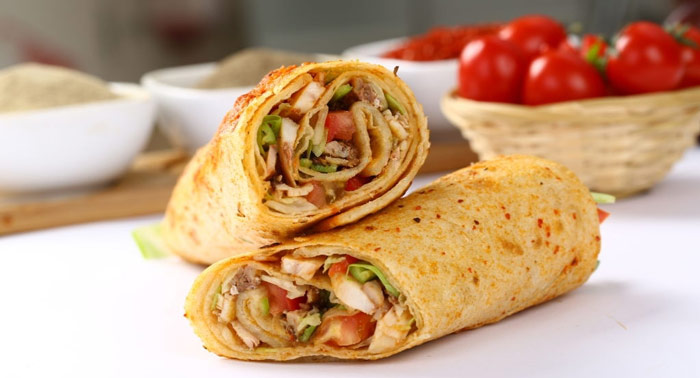 Defontina & Uva Almerimar: Burritos de Carne, Pollo o de Tartar de Atún + 2 Bebidas + Postre