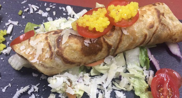 Defontina & Uva Almerimar: Burritos de Carne, Pollo o de Tartar de Atún + 2 Bebidas + Postre