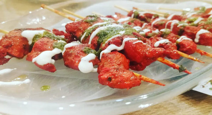 Deliciosa comida India para 2 personas: 4 Bebidas + 4 Tapas en Tarka Indian Food & Drinks