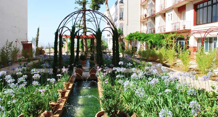 Escapada a Lanjarón: 1 Noche + Desayuno Tipo Americano en Hotel Andalucía