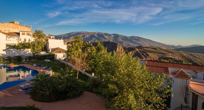 Escapada a Lanjarón: 1 Noche + Desayuno Tipo Americano en Hotel Andalucía