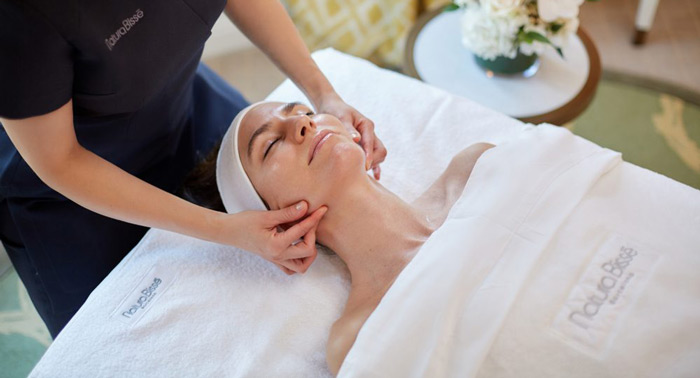 Tratamiento Facial de Vitamina C+C de Natura Bissé, con peeling, vitaminas y masaje