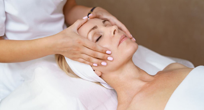 Tratamiento Facial de Vitamina C+C de Natura Bissé, con peeling, vitaminas y masaje