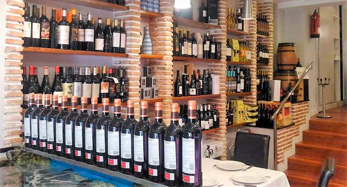 Disfruta la comida Vasca: 20 Pintxos + 4 Bebidas + 2 postres en Dehesa Gastronómica