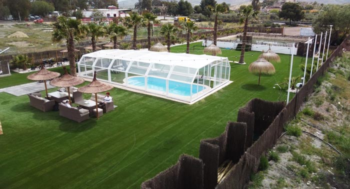 Escapada Rural de Lujo en el Desierto con Piscina Climatizada para hasta 12 Personas