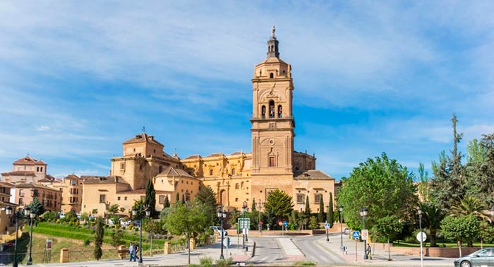 Descubre los rincones más bonitos de Guadix y desconecta en este Hotel con Circuito Spa