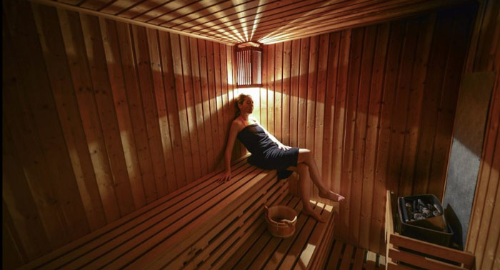 Relax en Pareja: Experiencias Hidrotermales + Masajes Holísticos + Cava + Fruta con Chocolate