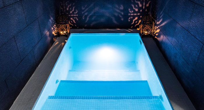 Relax en Pareja: Experiencias Hidrotermales + Masajes Holísticos + Cava + Fruta con Chocolate