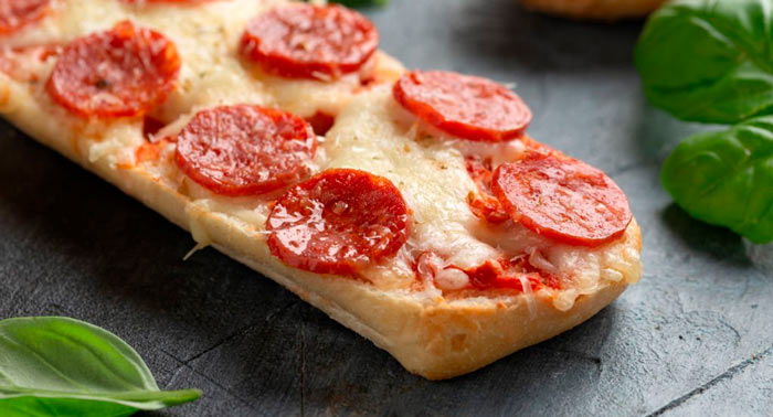 Menú para llevar: 2 Panninis + 2 Piezas de Bollería en 24Horas Regocijos