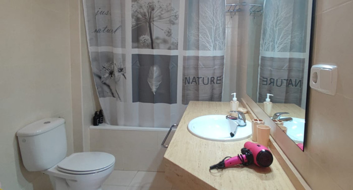 Apartamento con Jacuzzi Privado y Solárium: 2 Noches + 1 Botella Moët para máximo 4 Personas