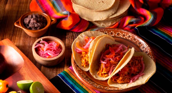 Delicioso Menú TexMex para 2: Nachos con Chili, Tacos, Pulled Pork + 2 Jarras 