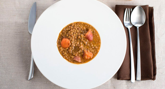 Menú del Día para Llevar o Tomar: Primer Plato + Segundo Plato + Dulce con opción a 1 Bebida