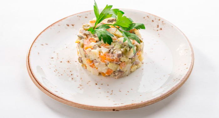 Menú del Día para Llevar o Tomar: Primer Plato + Segundo Plato + Dulce con opción a 1 Bebida