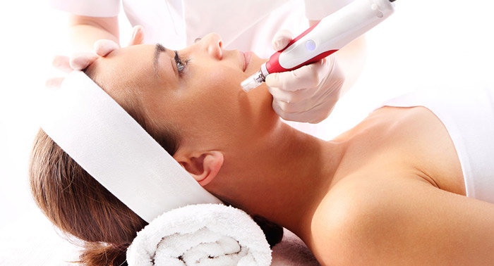 Piel perfecta: Tratamiento Facial Vitaminas, Blanqueante o Antiage con Dermapen + Máscara LED