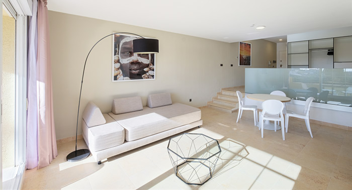 Escapada Romántica en Pareja: 1 Noche + Spa de 120 Minutos en Apartamentos Envía Almería