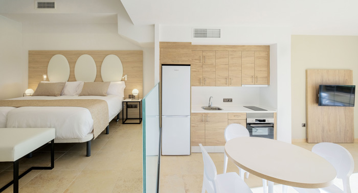 Escapada Romántica en Pareja: 1 Noche + Spa de 120 Minutos en Apartamentos Envía Almería