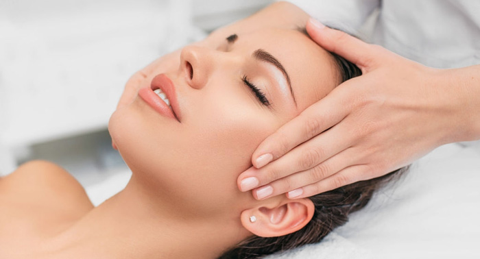 Limpieza facial con Punta de Diamante y Fototerapia LED + Tratamiento Eye Perfection