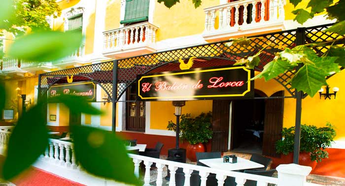 ¡Enamórate de Lanjarón! 1 Noche + Desayuno + Detalle en Hotel España Balcón de Lorca