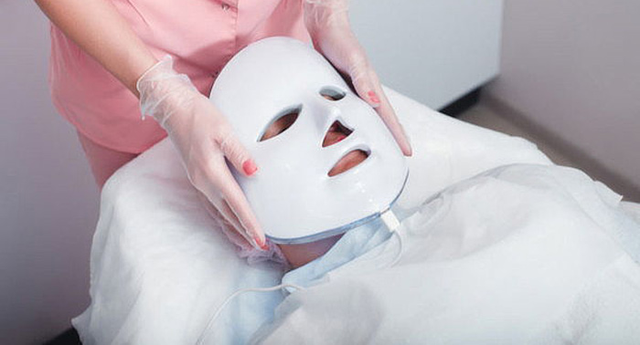 Devuélvele vitalidad a tu rostro con esta Limpieza Facial con Peeling ultrasónico y Máscara LED
