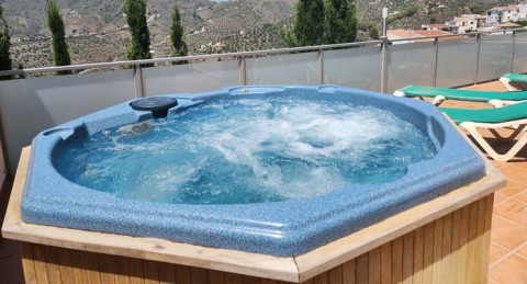 Para hasta 10 pax: Escapada a la Axarquía Malagueña 2 noches con Jacuzzi privado