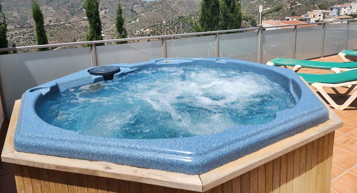 Para hasta 10 pax: Escapada a la Axarquía Malagueña 2 noches con Jacuzzi privado