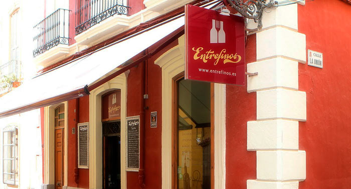 Delicioso plan en la Taberna Entrefinos: 4 Tapas + 4 Cañas + 1 Ración