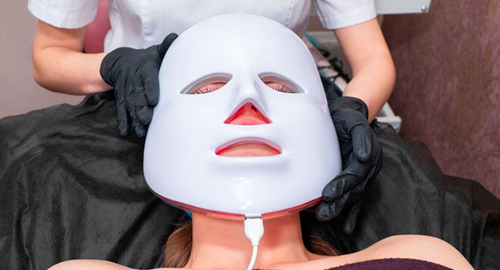 Regala un Tratamiento Deluxe de Limpieza Facial con Punta de Diamante y Máscara LED