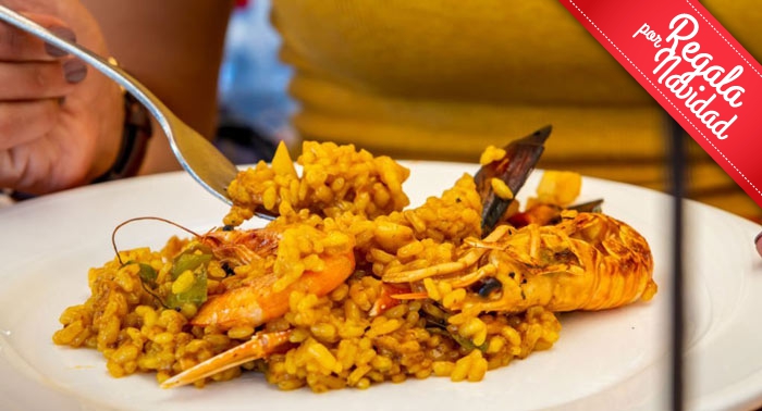 Saborea una deliciosa Paella de Marisco + Botella de Vino para 2 en Restaurante Náutico