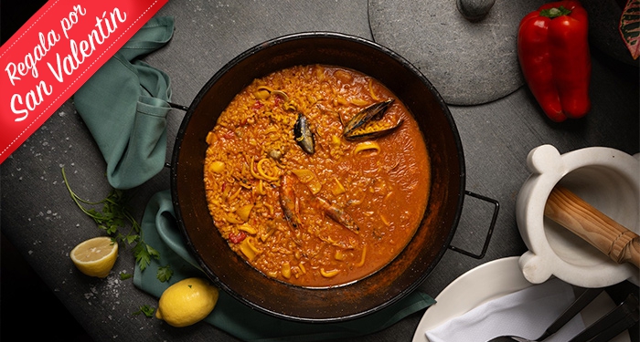 Delicioso Arroz Caldoso con vistas de Cabo de Gata en el acogedor ambiente de La Goleta